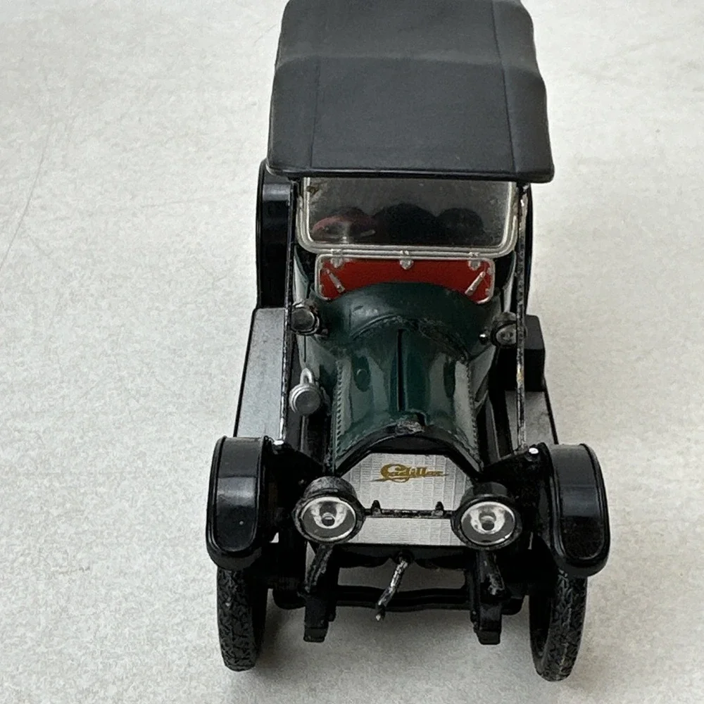 Signature 1913 Cadillac Touring Car 1:32 Green National Motor Museum